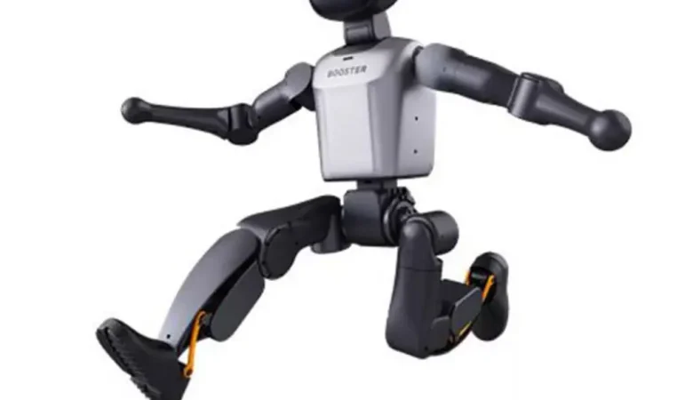 Flying With Stewie: The Robot That Turned an Airport Into a Crowd